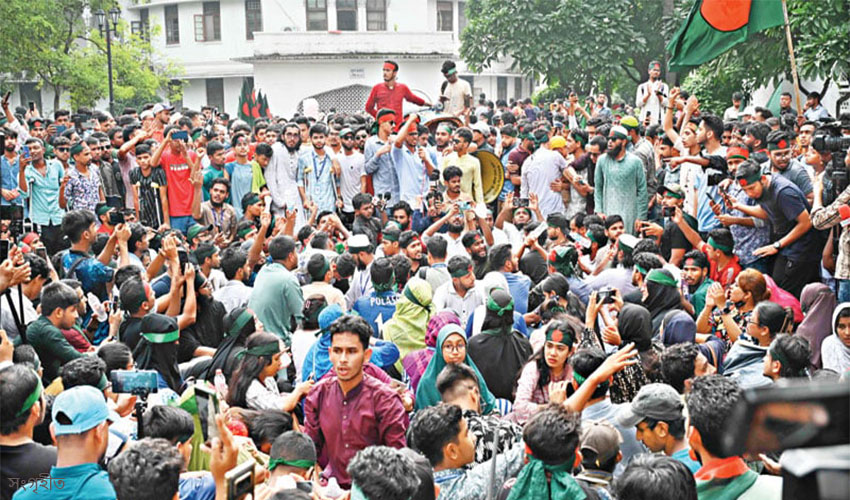 বিক্ষোভের মুখে বেঞ্চ হারালেন হাইকোর্টের ১২ বিচারপতি